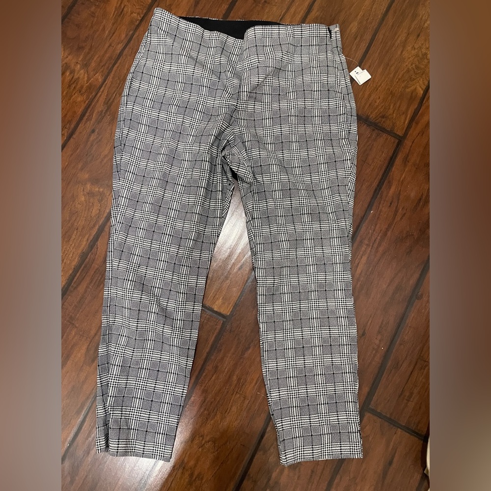 Old navy brand new plaid anklet length pants